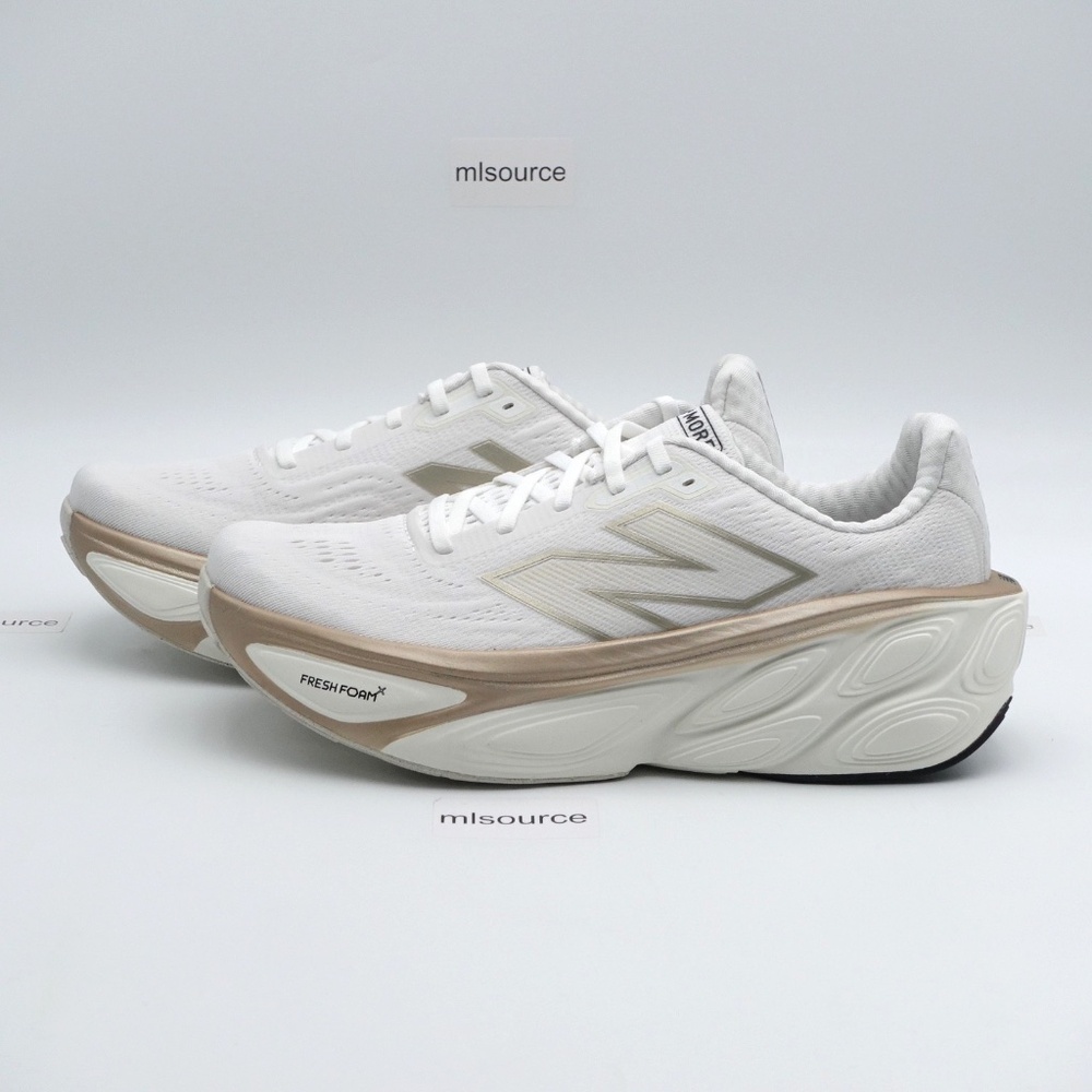 NEW New Balance Fresh Foam X More v5 Sneakers